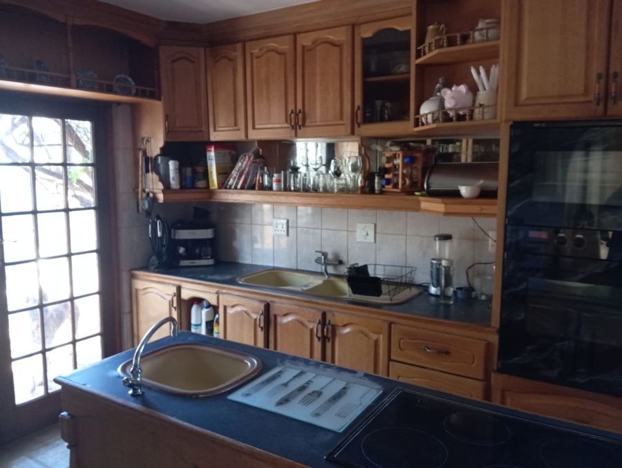 5 Bedroom Property for Sale in Victoria Park Western Cape